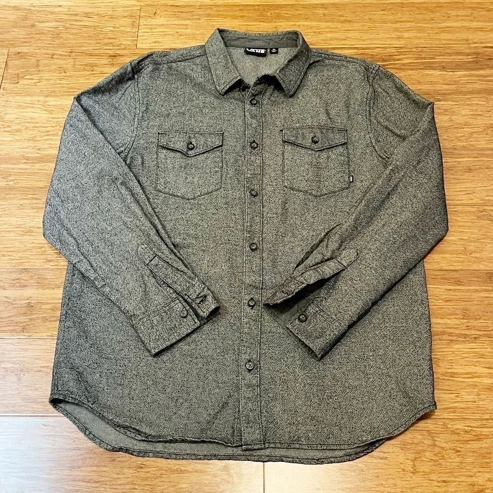 VANS gray button down long sleeve shirt jacket. Size Men's Extra Large XL